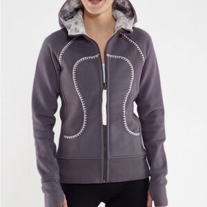 Lululemon Scuba Hoodie* Travel
Pillow Gray Zip-Up Hoodie size 4